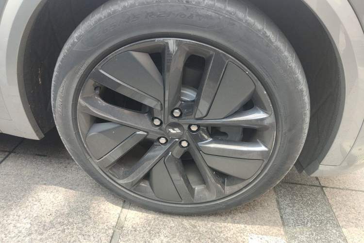 Used Li Auto L9 2022 Max model Right Front Wheel Hub