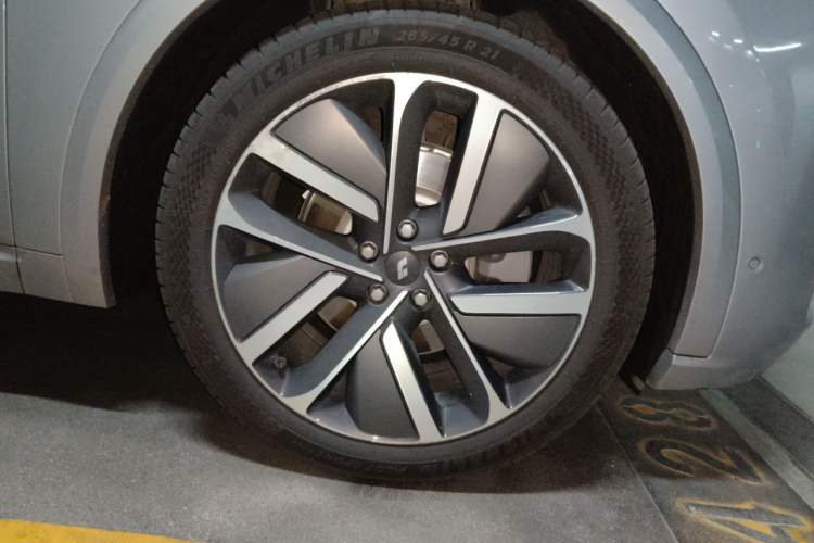 Used Li Auto L9 2022 Max model Right Front Wheel Hub