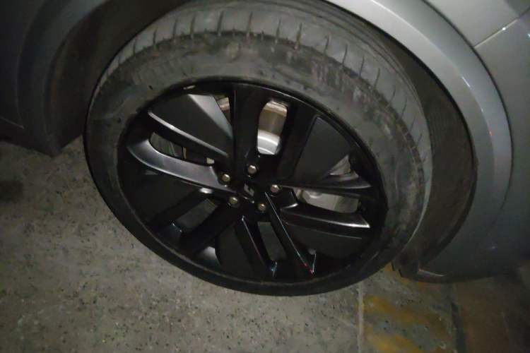 Used Li Auto L9 2022 Max model Right Front Wheel Hub