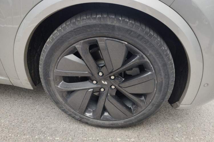 Used Li Auto L9 2022 Max model Right Front Wheel Hub