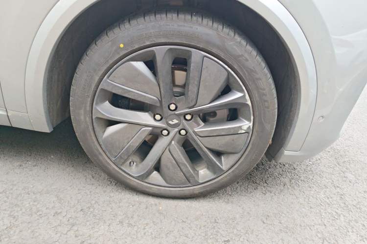 Used Li Auto L9 2022 Max model Right Front Wheel Hub
