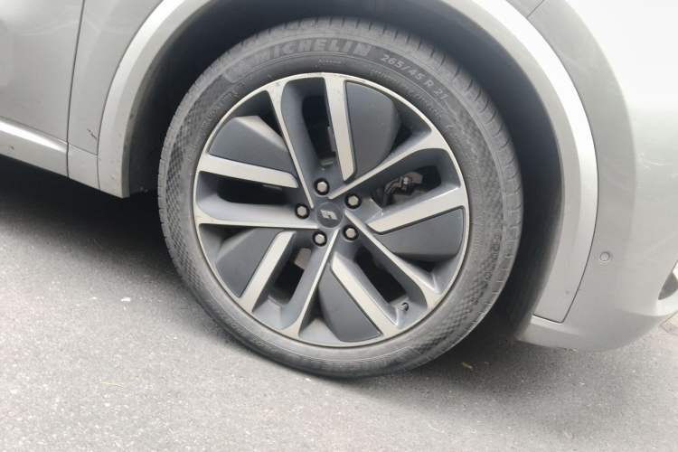 Used Li Auto L9 2022 Max model Right Front Wheel Hub