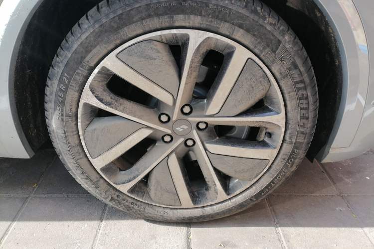 Used Li Auto L9 2022 Max model Right Front Wheel Hub