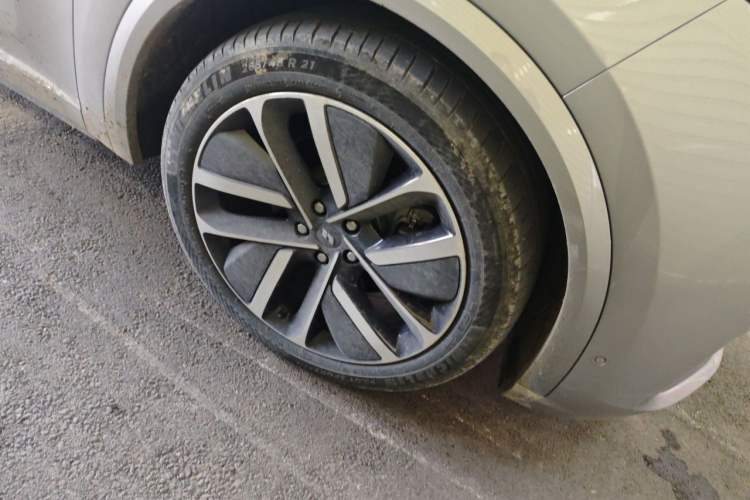 Used Li Auto L9 2022 Max model Right Front Wheel Hub