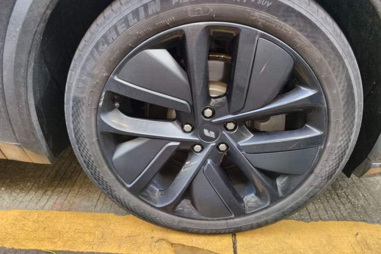Used Li Auto L9 2022 Max model Right Front Wheel Hub