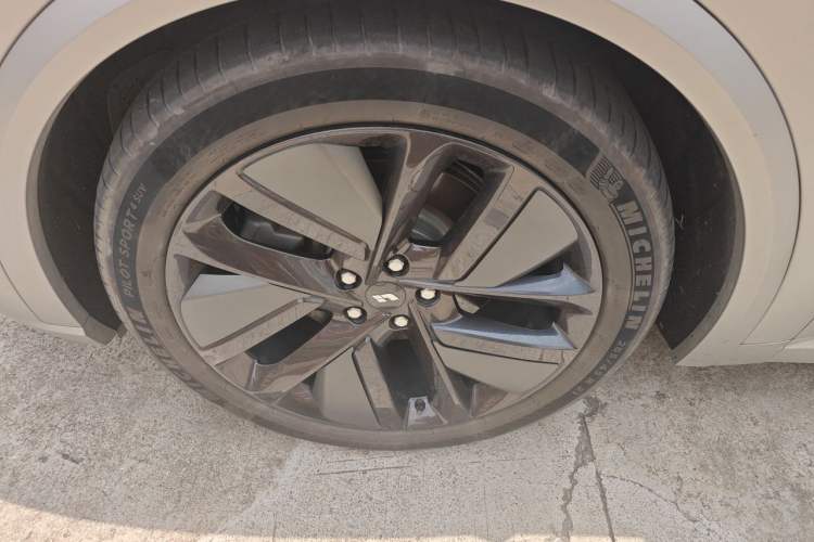 Used Li Auto L9 2022 Max model Right Front Wheel Hub