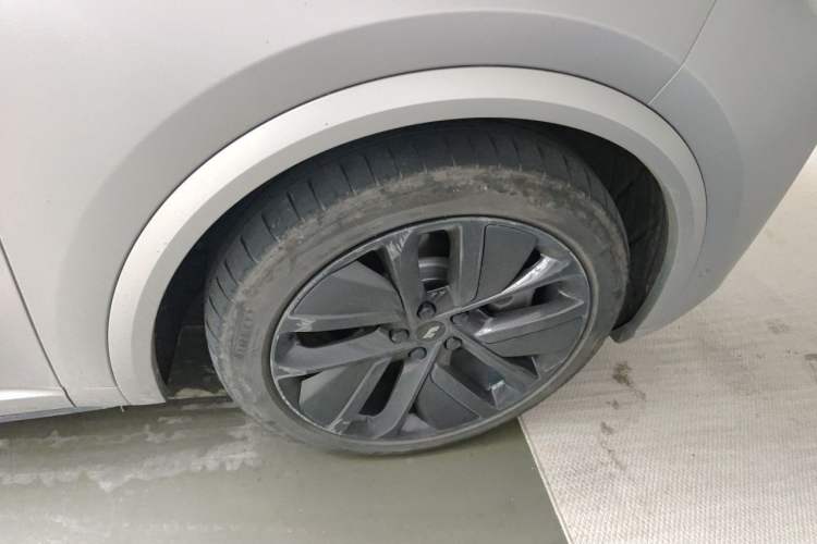 Used Li Auto L9 2022 Max model Right Front Wheel Hub