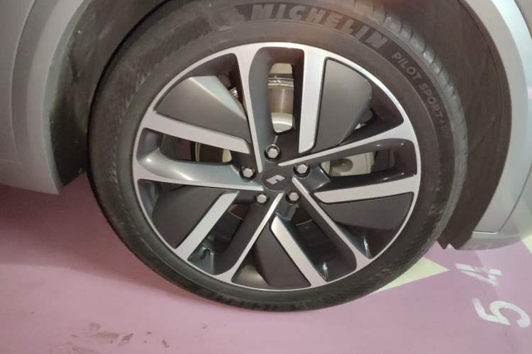 Used Li Auto L9 2022 Max model Right Front Wheel Hub