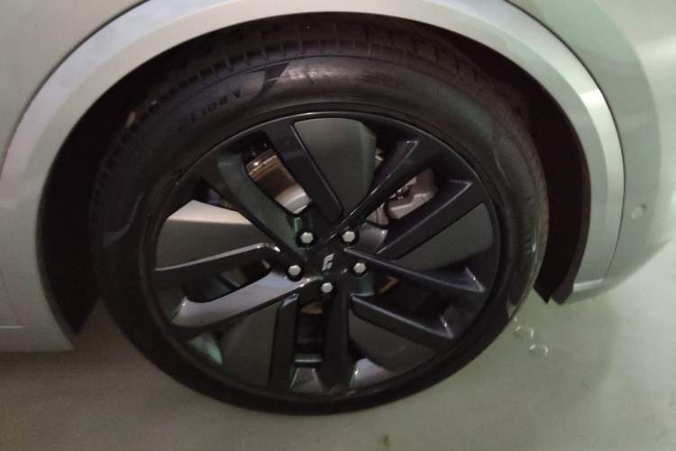Used Li Auto L9 2022 Max model Right Front Wheel Hub