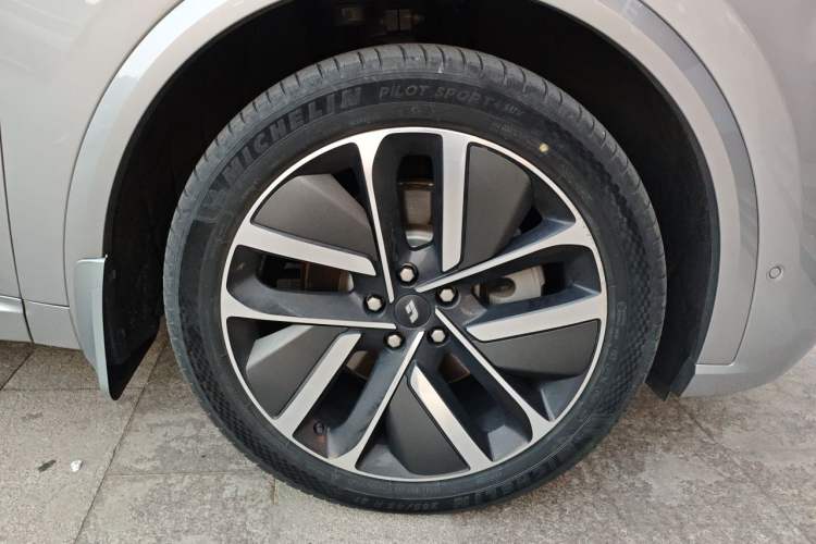 Used Li Auto L9 2022 Max model Right Front Wheel Hub