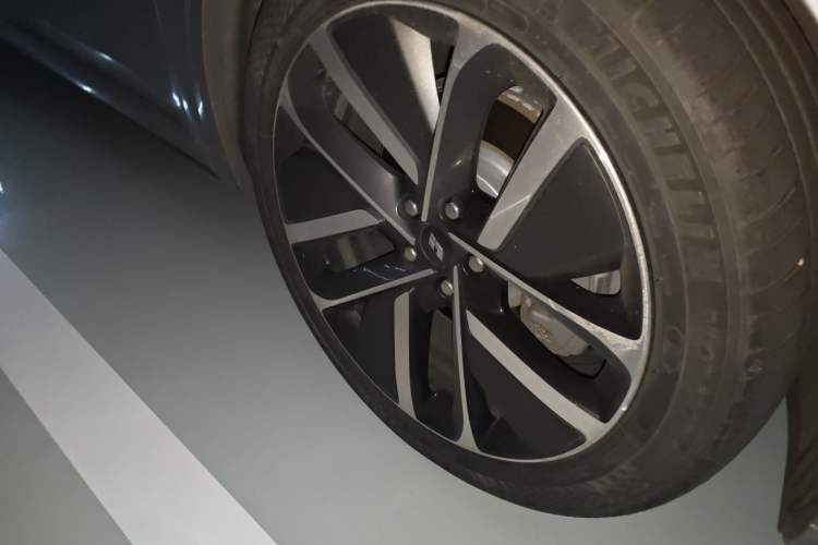 Used Li Auto L9 2022 Max model Right Front Wheel Hub