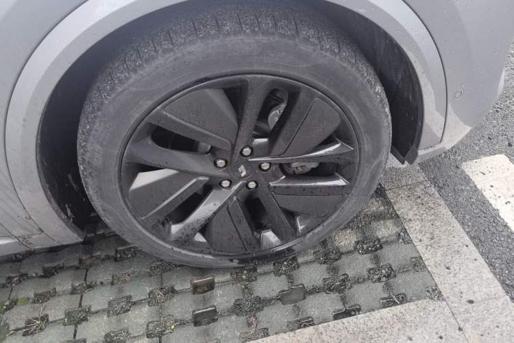 Used Li Auto L9 2022 Max model Right Front Wheel Hub