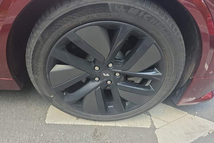 Used Li Auto L9 2022 Max model Right Front Wheel Hub