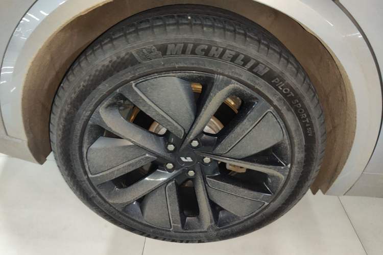 Used Li Auto L9 2022 Max model Right Rear Wheel Hub