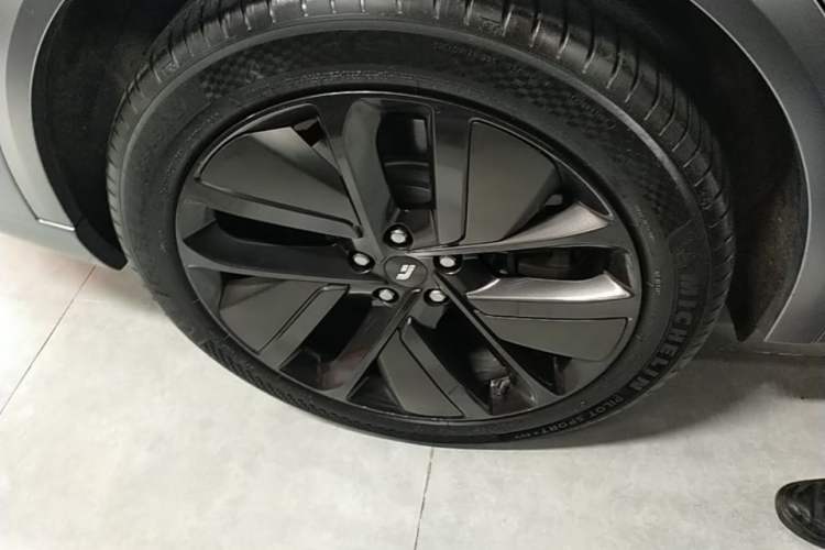 Used Li Auto L9 2022 Max model Right Rear Wheel Hub