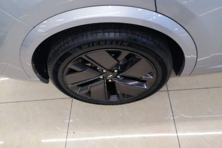 Used Li Auto L9 2022 Max model Right Rear Wheel Hub