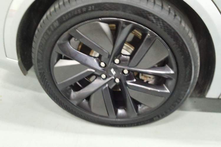 Used Li Auto L9 2022 Max model Right Rear Wheel Hub