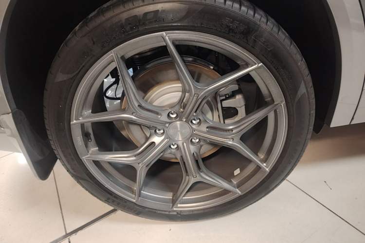Used Li Auto L9 2022 Max model Right Rear Wheel Hub
