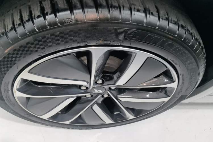 Used Li Auto L9 2022 Max model Right Rear Wheel Hub