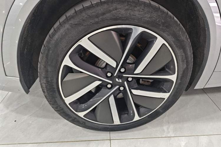 Used Li Auto L9 2022 Max model Right Rear Wheel Hub