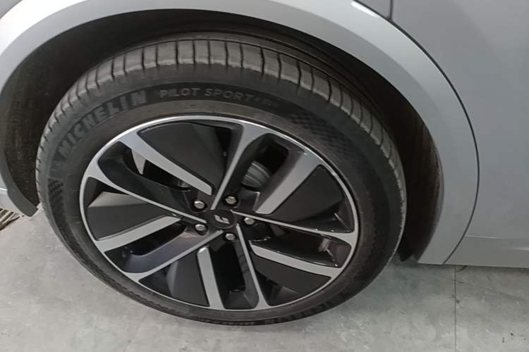 Used Li Auto L9 2022 Max model Right Rear Wheel Hub