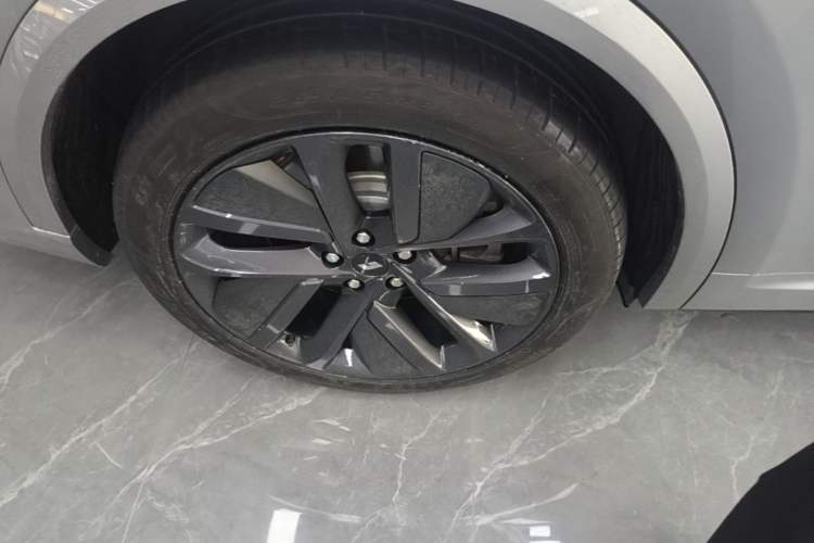 Used Li Auto L9 2022 Max model Right Rear Wheel Hub