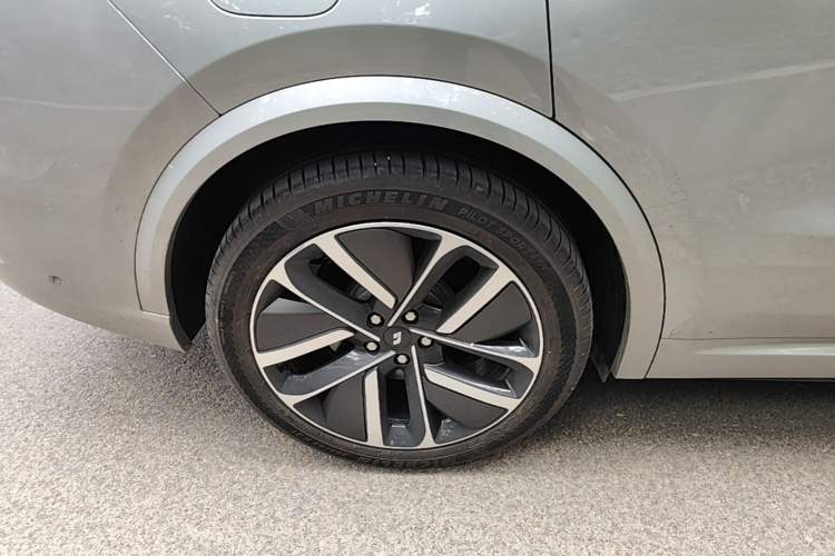 Used Li Auto L9 2022 Max model Right Rear Wheel Hub