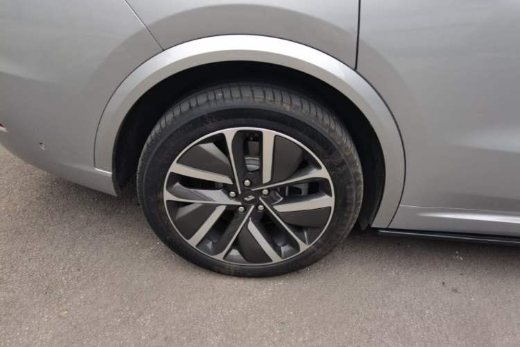Used Li Auto L9 2022 Max model Right Rear Wheel Hub