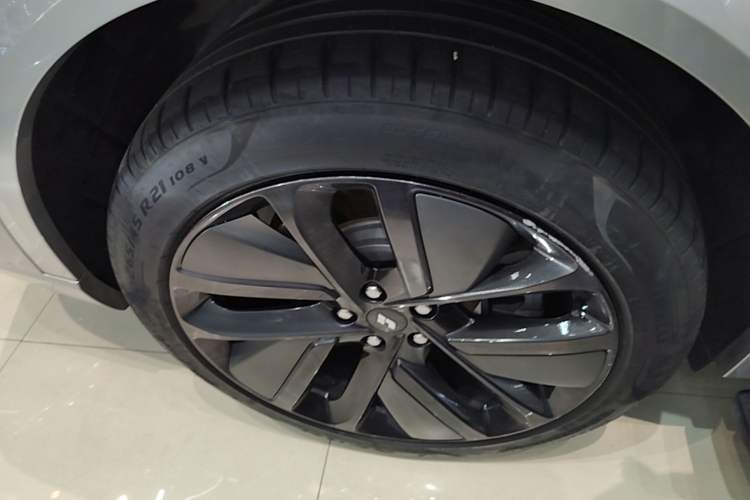 Used Li Auto L9 2022 Max model Right Rear Wheel Hub