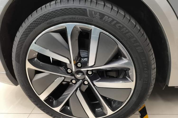 Used Li Auto L9 2022 Max model Right Rear Wheel Hub