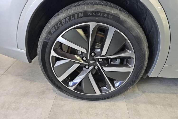 Used Li Auto L9 2022 Max model Right Rear Wheel Hub