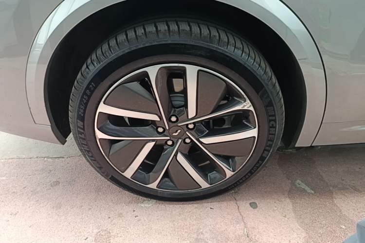 Used Li Auto L9 2022 Max model Right Rear Wheel Hub