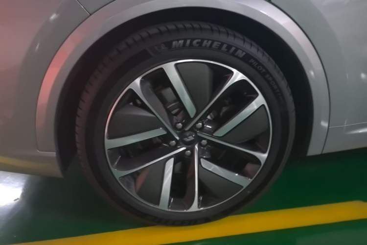 Used Li Auto L9 2022 Max model Right Rear Wheel Hub