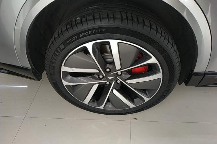 Used Li Auto L9 2022 Max model Right Rear Wheel Hub
