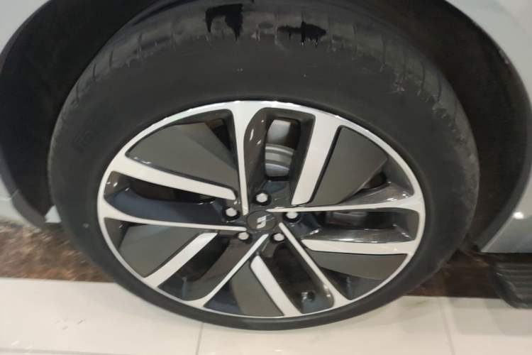 Used Li Auto L9 2022 Max model Right Rear Wheel Hub