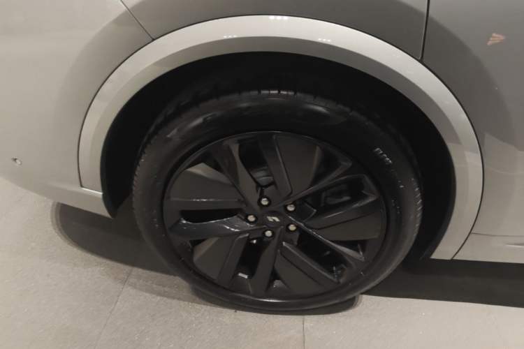 Used Li Auto L9 2022 Max model Right Rear Wheel Hub