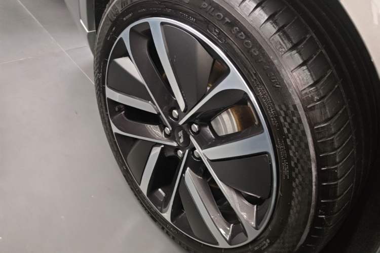 Used Li Auto L9 2022 Max model Right Rear Wheel Hub