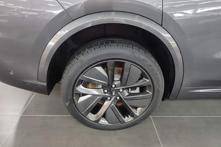 Used Li Auto L9 2022 Max model Right Rear Wheel Hub