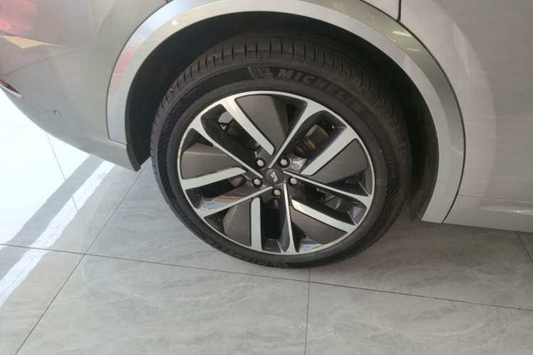 Used Li Auto L9 2022 Max model Right Rear Wheel Hub