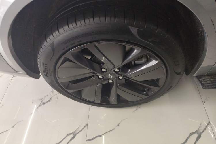 Used Li Auto L9 2022 Max model Right Rear Wheel Hub