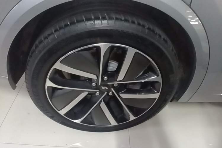 Used Li Auto L9 2022 Max model Right Rear Wheel Hub