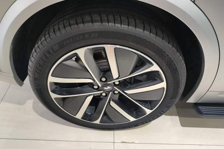 Used Li Auto L9 2022 Max model Right Rear Wheel Hub