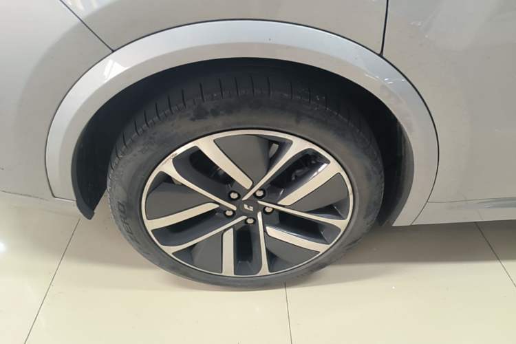 Used Li Auto L9 2022 Max model Right Rear Wheel Hub