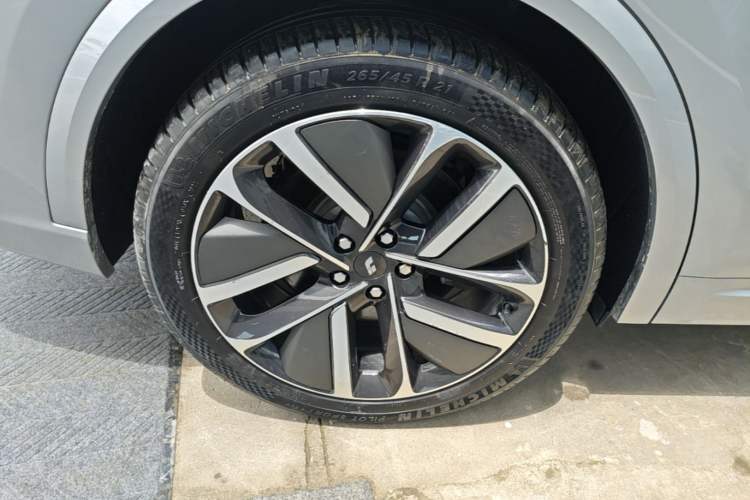 Used Li Auto L9 2022 Max model Right Rear Wheel Hub