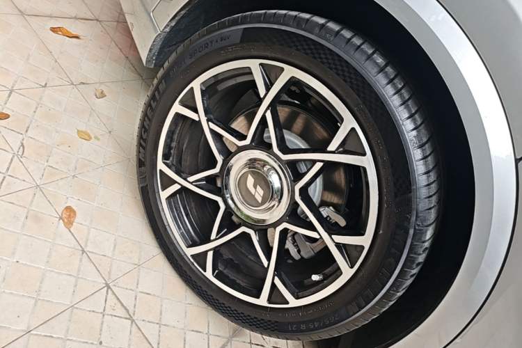 Used Li Auto L9 2022 Max model Right Rear Wheel Hub