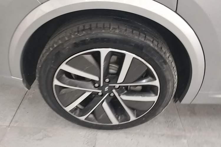 Used Li Auto L9 2022 Max model Right Rear Wheel Hub