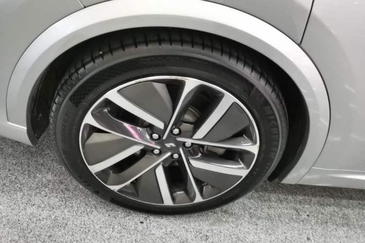 Used Li Auto L9 2022 Max model Right Rear Wheel Hub