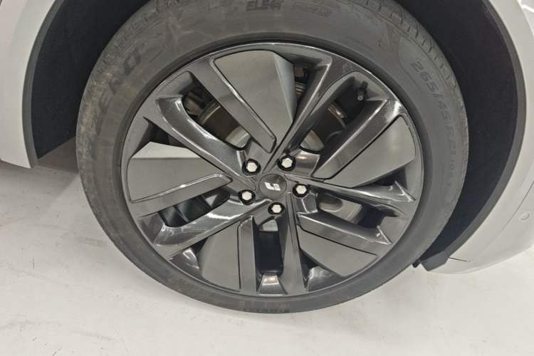 Used Li Auto L9 2022 Max model Right Rear Wheel Hub