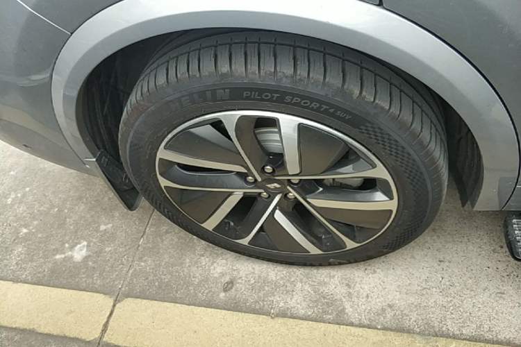 Used Li Auto L9 2022 Max model Right Rear Wheel Hub
