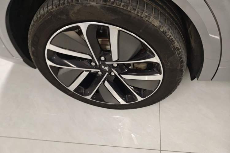 Used Li Auto L9 2022 Max model Right Rear Wheel Hub